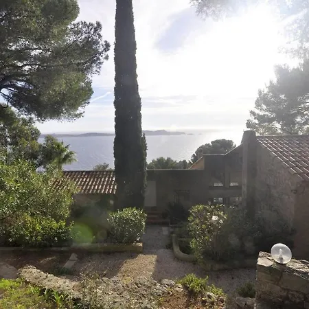 Hotel Mont Des Oiseaux-piscine Vue 180° Sur Hyeres
