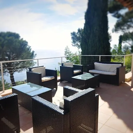 Hotel Mont Des Oiseaux-piscine Vue 180° Sur *